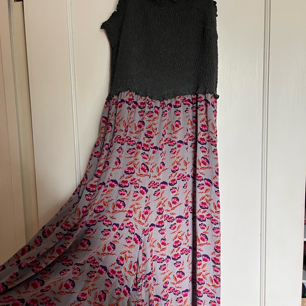 Natural Life grey top w floral wide bottoms and pockets -worn once Medium